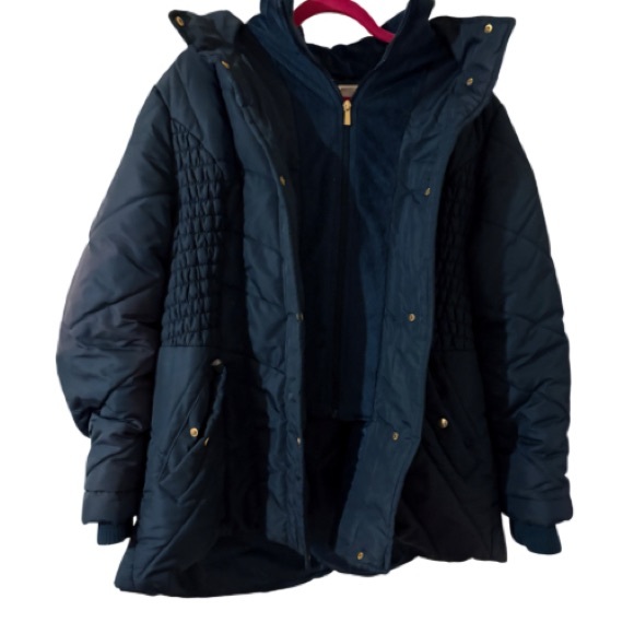 Susan Graver Jackets & Blazers - Susan Graver Navy fleece lined Puffer Jacket with fur hood. Size large.